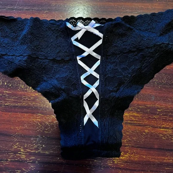 Victoria's Secret NWOT Lacey Cheeky panties, sz M - Picture 3 of 5